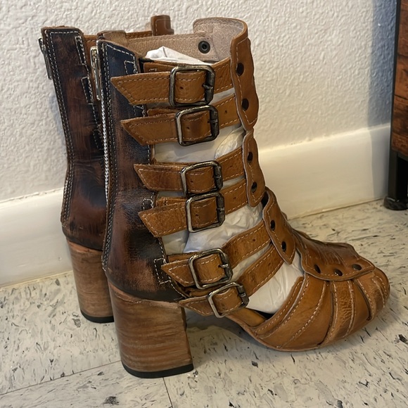 Freebird -Zane Sandal - SOLD OUT!!- Wheat- Size 6 - Picture 6 of 7